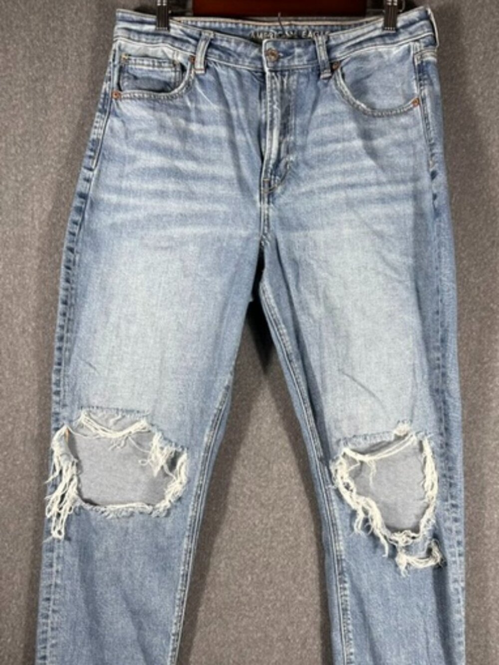 American Eagle Strigid Mom Jeans Womens Sz 12 Regular Blue Medium Wash Distress